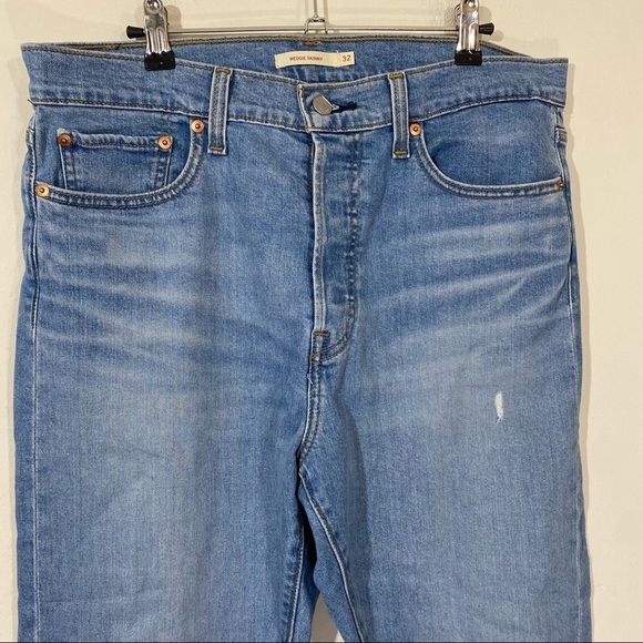 Levi's Wedgie Skinny High Rise Waisted Jeans Distressed Hole Knee 32 - Picture 3 of 6